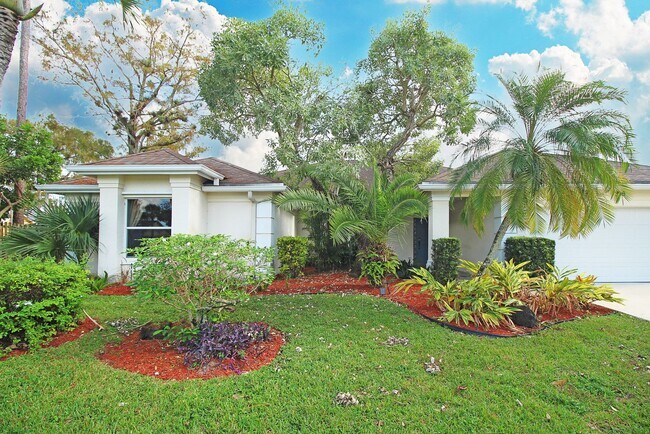 Building Photo - Spacious 4BR Pool Home on Quiet Cul-de-Sac in Wellington