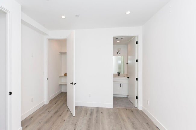 Foto del edificio - 10851 1/2 Otsego St