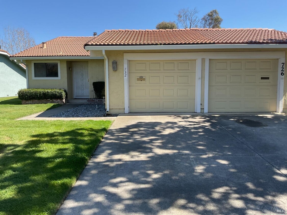Primary Photo - 732 Yellowstone Dr