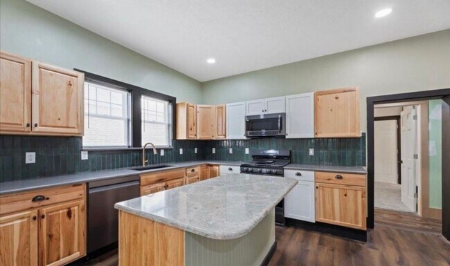 Foto del edificio - 4174 Cass St