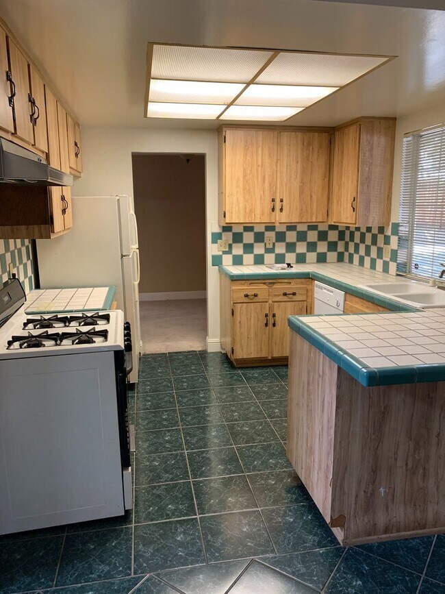 Foto del edificio - 4 br, 2.5 bath House - 365 Arlington Circle