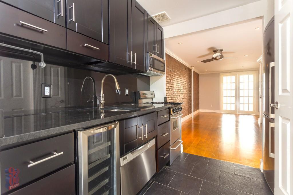 Foto principal - 118 E 7th St