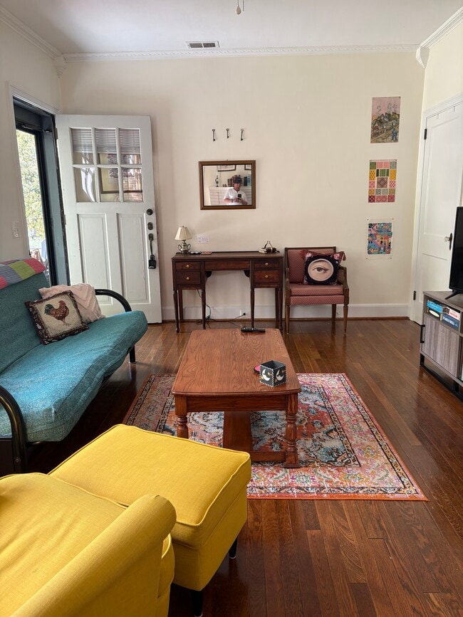 Living room - 2603 Kiawah Ave