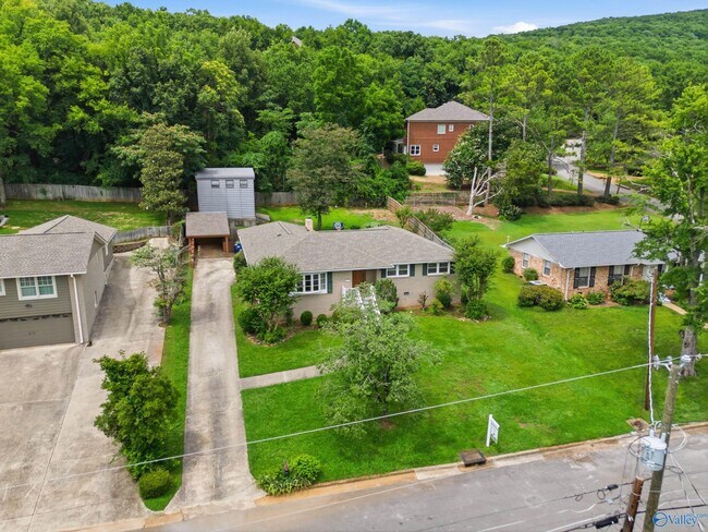 Foto del edificio - 2117 Shades Crest Rd SE