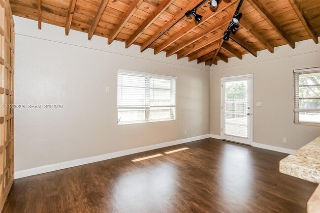 Foto del edificio - 1328 NW 3rd Ave