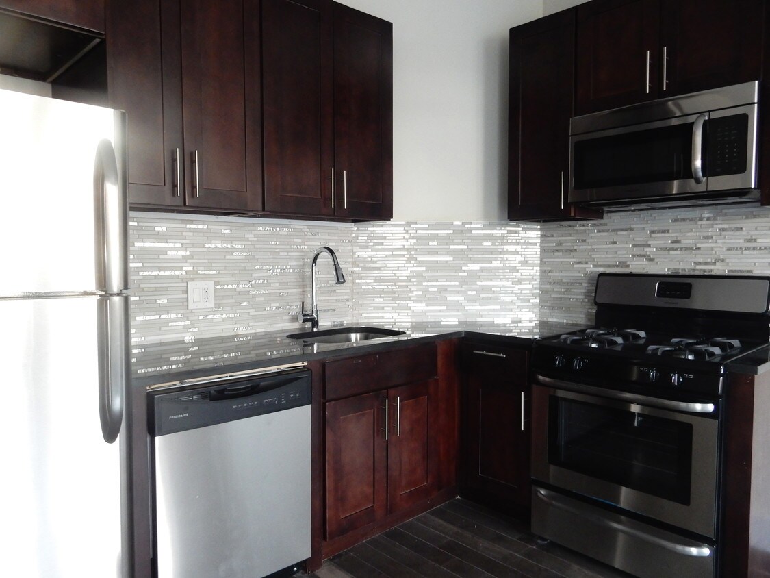 Primary Photo - 1090 St Nicholas Ave