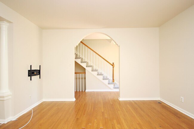 Building Photo - End-Unit Georgetown Green Townhome