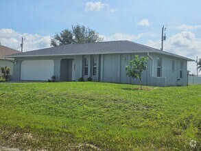 Building Photo - 702 NW 17th Ave