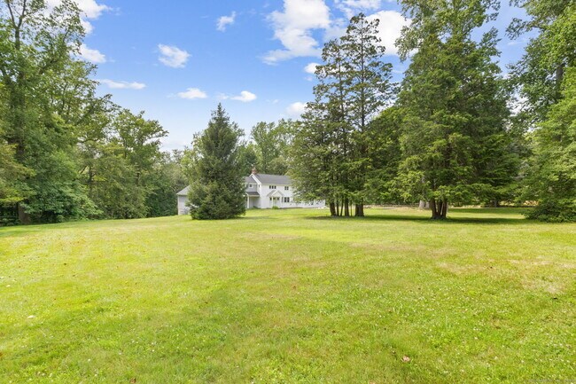 Foto del edificio - 219 Skyview Ln