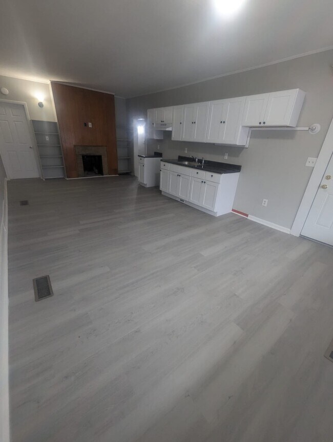 Building Photo - 698 Dixwell Ave