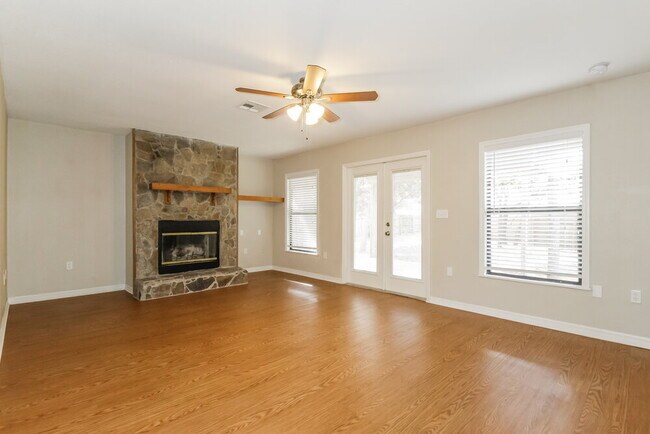 Building Photo - 411 Leafy Way Ave