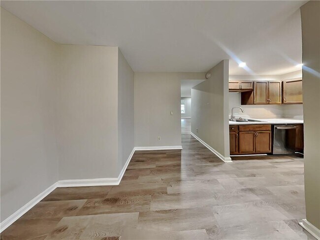 Foto del edificio - 1775 Whitehall Forest Ct SE