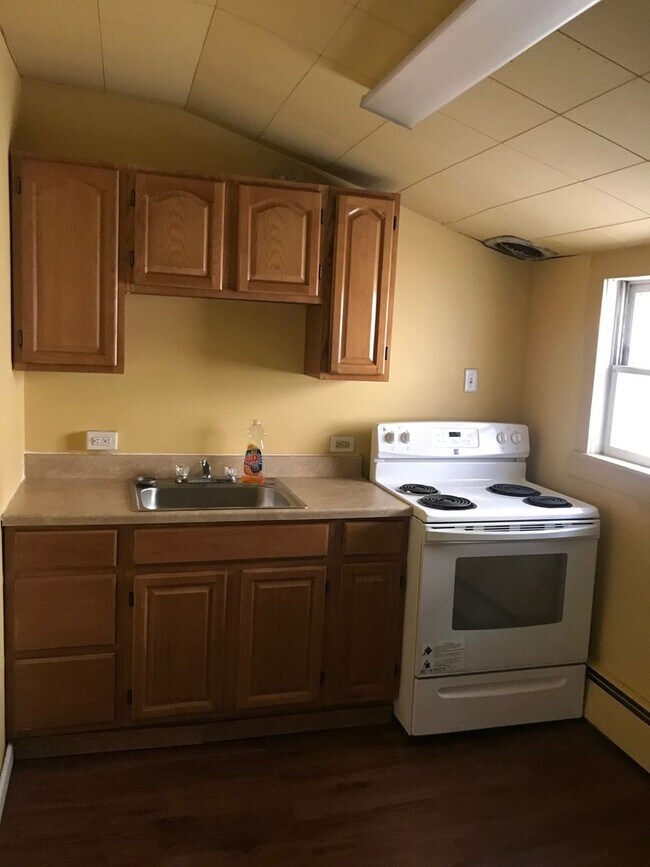 Building Photo - 606 3rd Ave