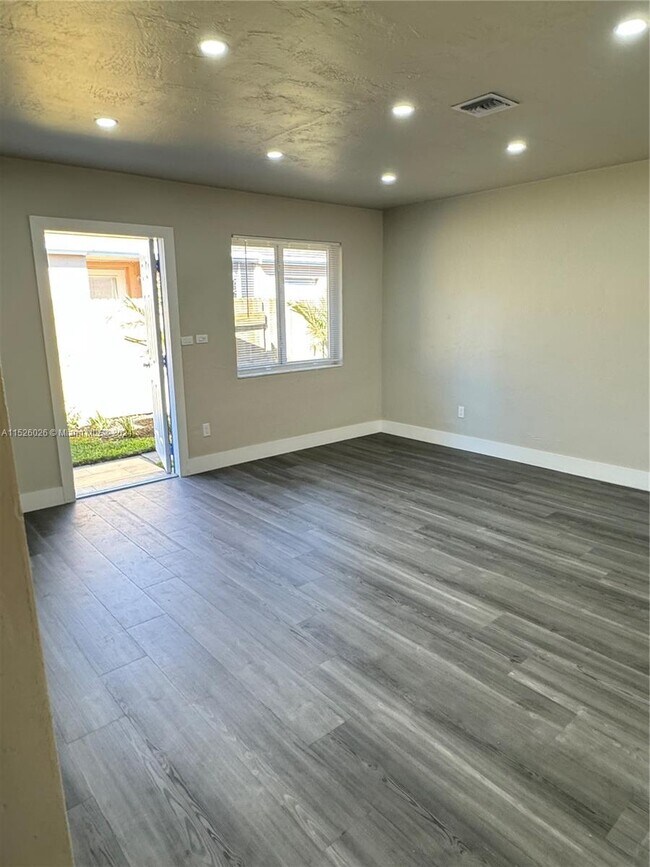 Building Photo - 2555 NE 183rd St