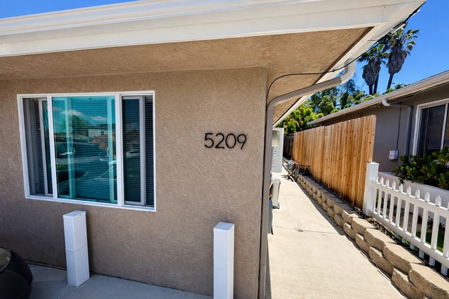 Building Photo - Newly Renovated Studio For Rent!