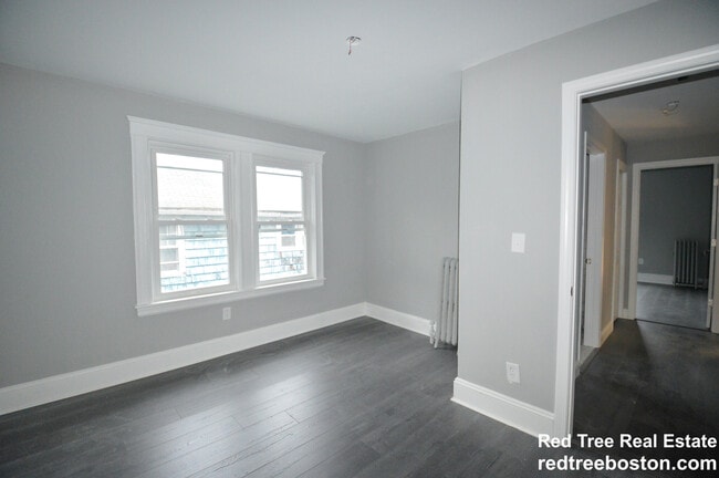 Building Photo - 161 Hillside St