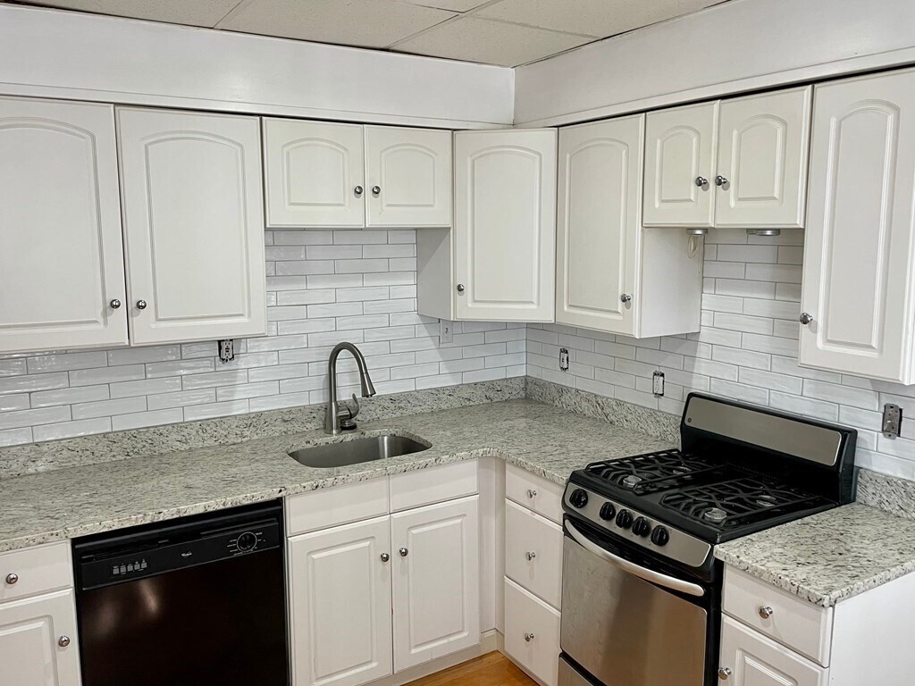 Primary Photo - 187 L St