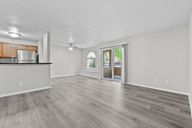 Building Photo - Stunning 3 bedrooms 2 full bathrooms first...