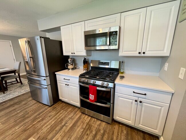 Building Photo - 2474 S Fairway Dr