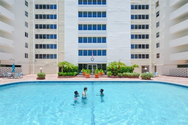 Building Photo - 401 Golden Isles Dr