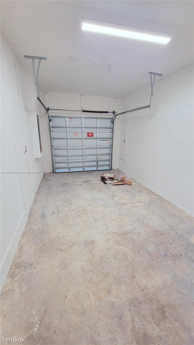 Building Photo - 4 br, 3 bath Townhome - 12000 NW 47th Mnr