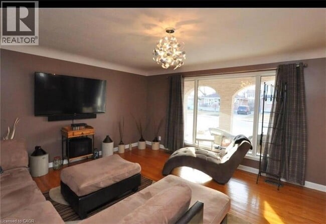 Photo du bâtiment - 425 E 15th St