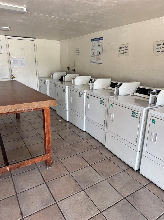 Foto del edificio - 291 NW 177th St