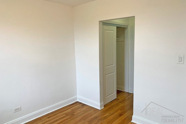 Building Photo - Large Studio converted 1 Bedroom In Midwood