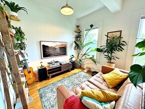 Building Photo - 264 Sumner St