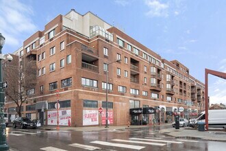 Building Photo - 200 Lombard St