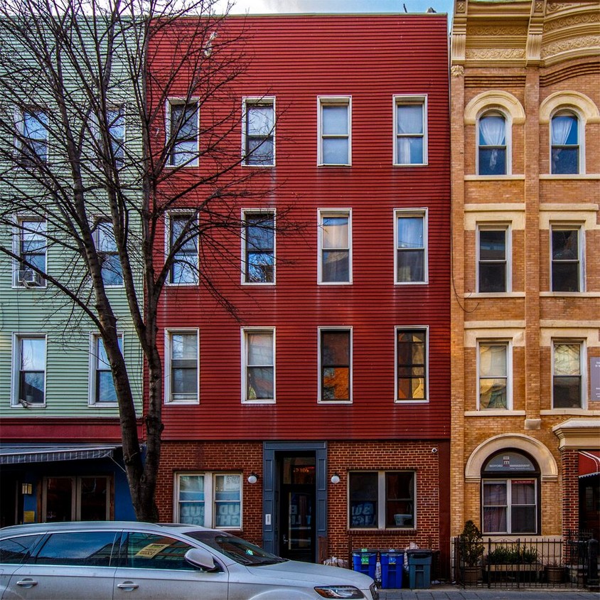 Foto del edificio - 106 Bedford Avenue