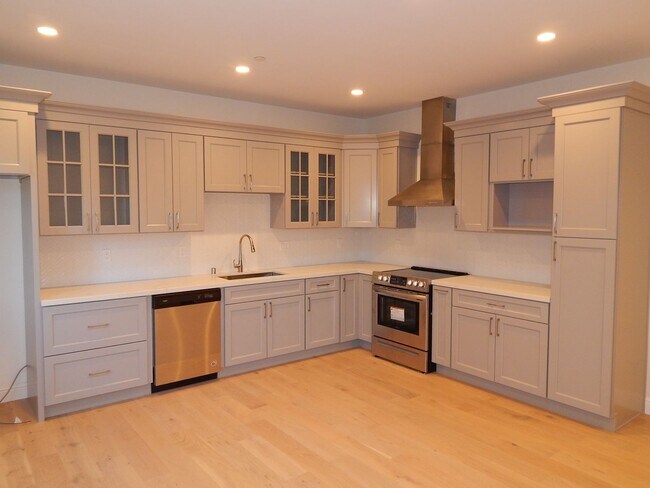 Foto del edificio - Rent $1900- Deluxe newer 1 Bedroom 1 Bath duplex upper level. El Sobrante