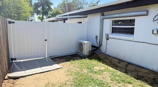 Building Photo - 1760 Tee Dee Ln