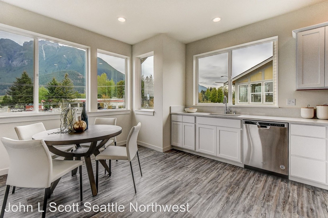 254 SE Orchard Dr, North Bend, WA 98045 Room for Rent in North Bend