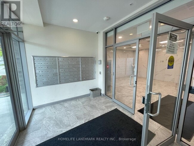 Building Photo - 246 Lester St