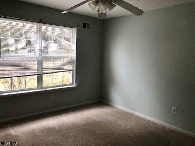 Foto del edificio - 12 Crestview Ln