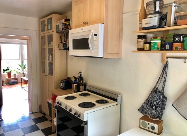 Building Photo - 3009 SE 19th Ave