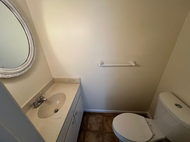 Building Photo - 934 Maryland Ave