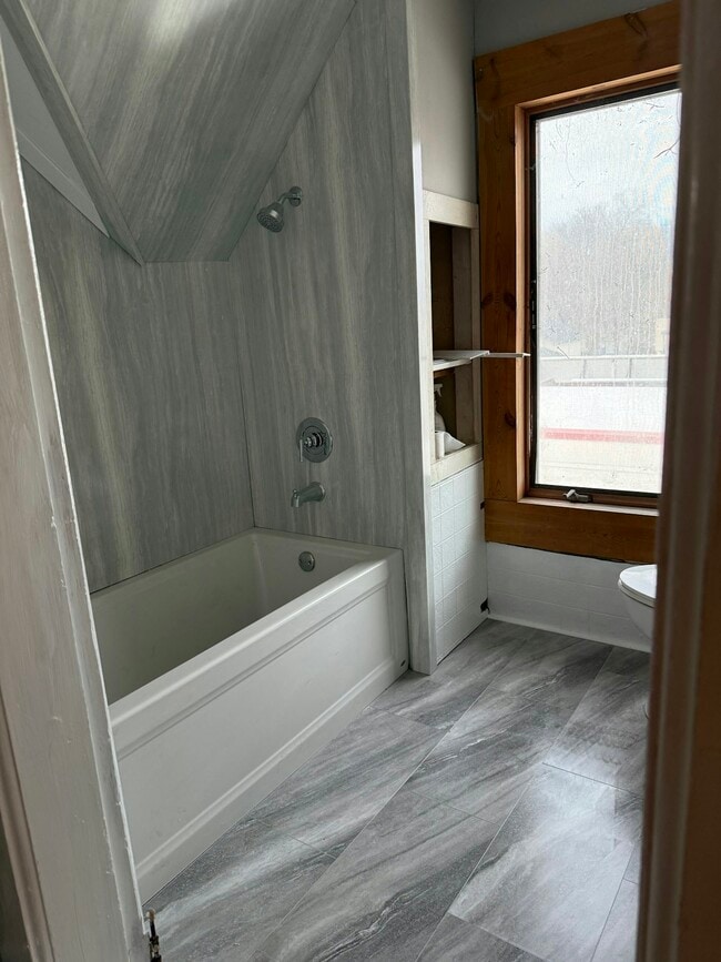 Building Photo - 308 W 7th St