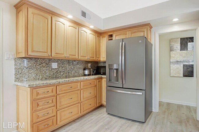 Building Photo - 3 br, 3 bath House - 2341 Canyon Drive