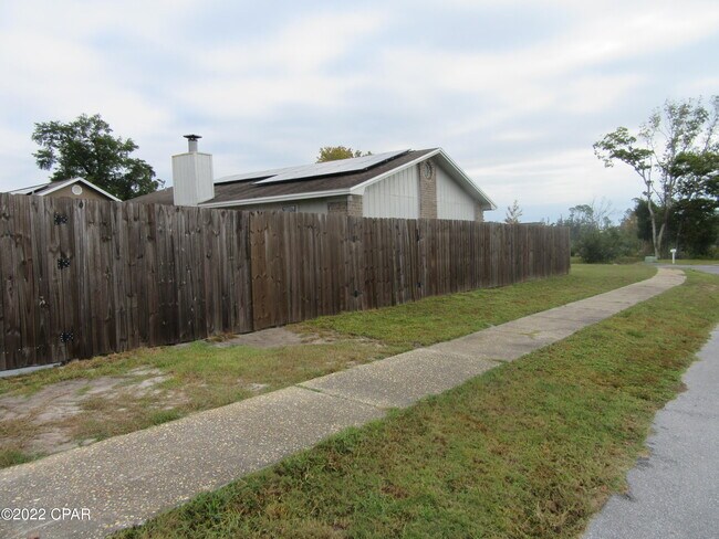 Foto del edificio - 7707 Shadow Bay Dr