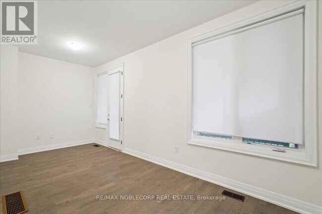 Building Photo - 43 Globemaster Ln