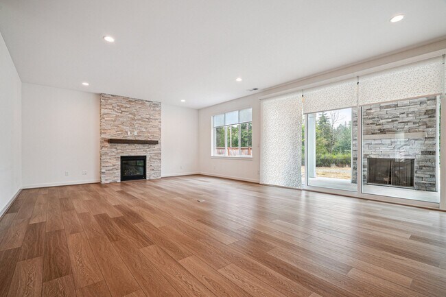 Foto del edificio - 33119 Holly Ave SE