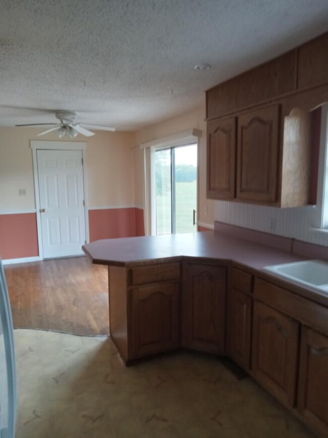 Kitchen / Dining Area - 3055 N Hico St