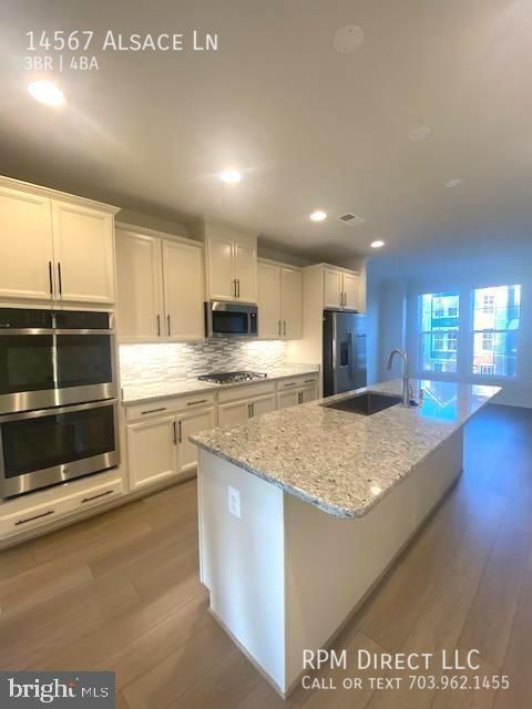 Building Photo - GORGEOUS TOWNHOME IN ROBINSON MANOR