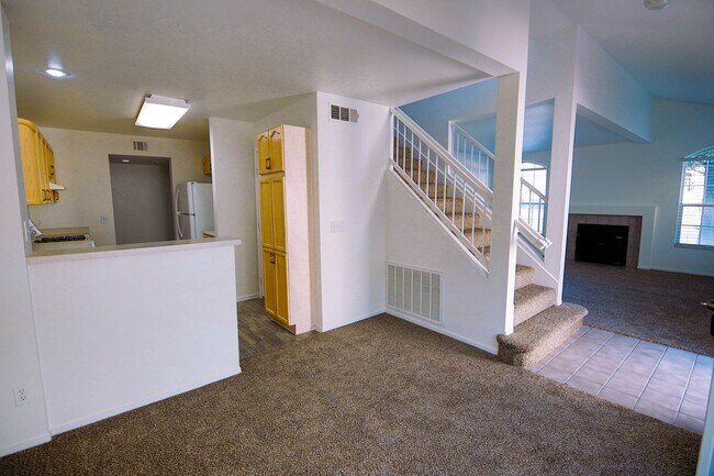 Foto del edificio - 8023 W Rochelle Ave