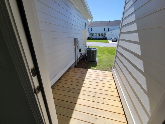 Building Photo - 3905 Harkers Way