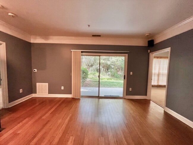 Building Photo - Beautiful 3 BR 2 FB condo with its own garage and driveway