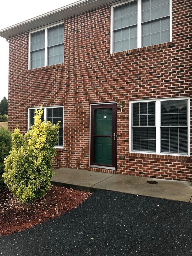 1901 Buttonwood Ct Unit 101, Harrisonburg, VA 22802 Room for Rent in
