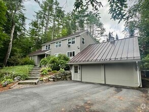 Building Photo - 20 Fairway Dr